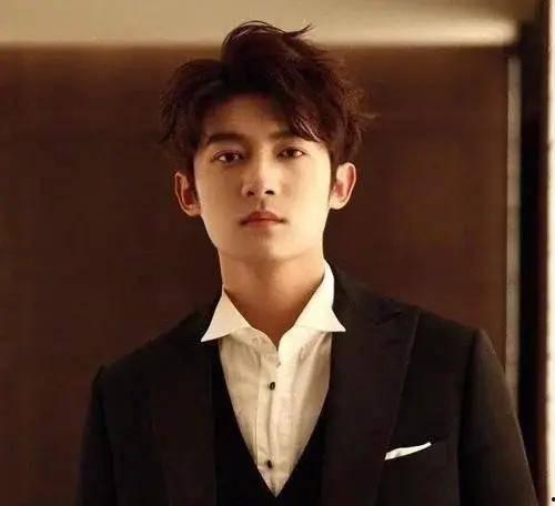 韩国新人演员宋康,闪耀银幕的新星，韩国演艺界的未来之星